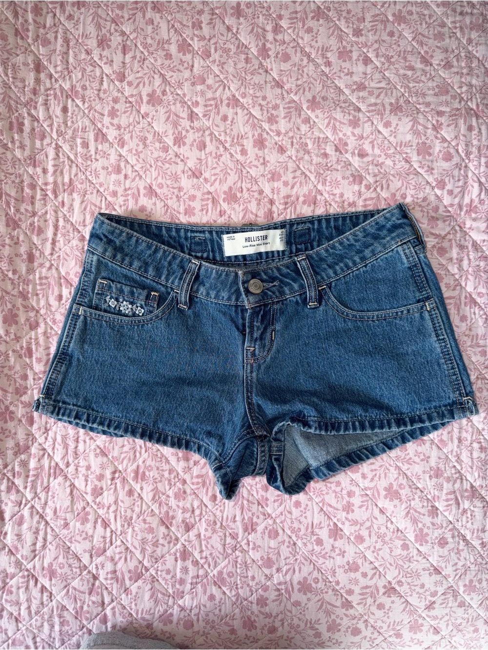 Hollister Women's Blue Denim Low-Rise Jean Shorts